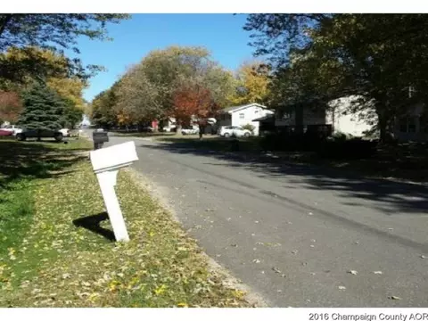 435 Standish Dr, Bloomington, IL 61704 photo 3