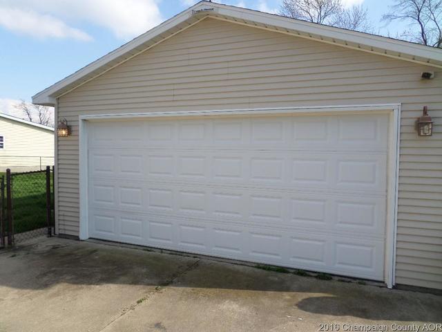 604 E Maple St, Ogden, IL 61859 photo 2