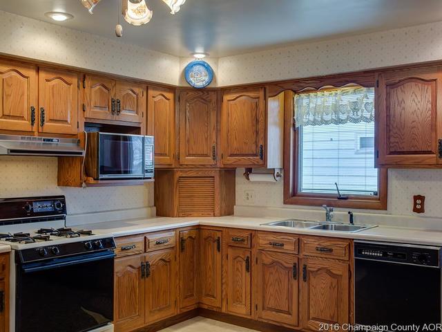 110 Third St, Dewey, IL 61840 photo 6