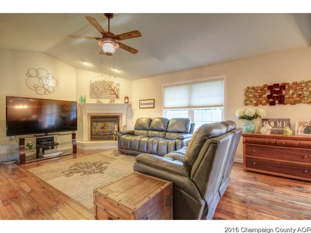 609 Clovis Ct, Sidney, IL 61877 photo 5
