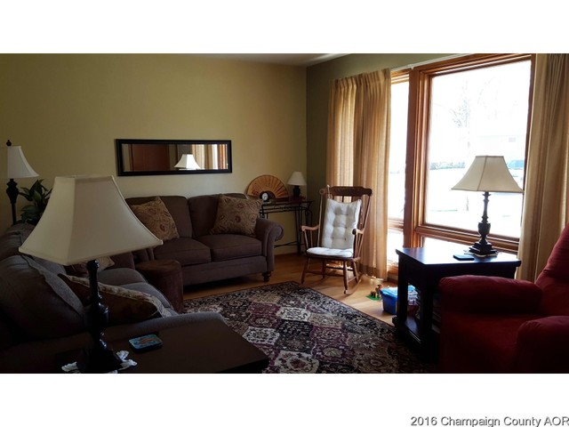 1906 Broadmoor Dr, Champaign, IL 61821 photo 4