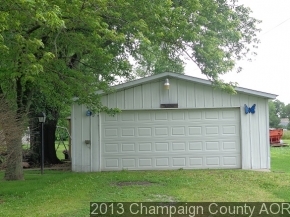 405 E Lytle St, Newman, IL 61942 photo 3