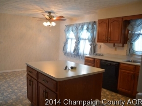 417 Cedar Ln, Arthur, IL 61911 photo 8