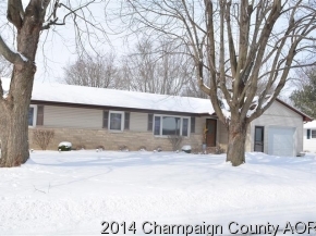 417 Cedar Ln, Arthur, IL 61911 photo 2