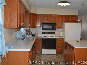 417 Cedar Ln, Arthur, IL 61911 photo 6