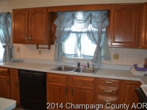 417 Cedar Ln, Arthur, IL 61911 photo 7