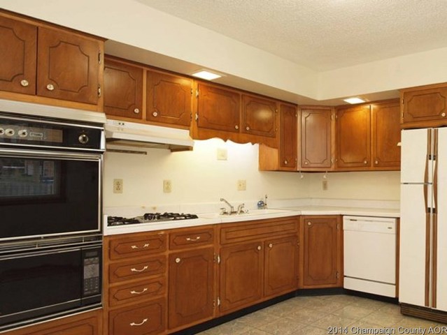 910 Holiday Dr, Champaign, IL 61821 photo 7