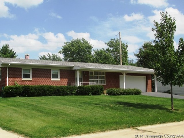 910 Holiday Dr, Champaign, IL 61821 photo 1