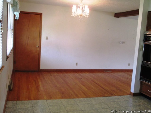910 Holiday Dr, Champaign, IL 61821 photo 5