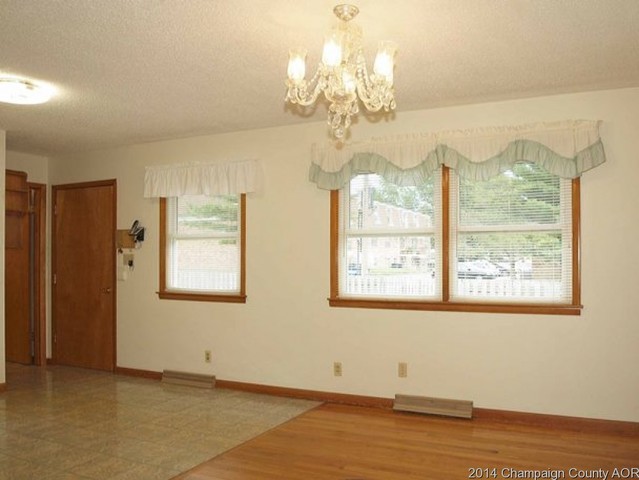 910 Holiday Dr, Champaign, IL 61821 photo 8