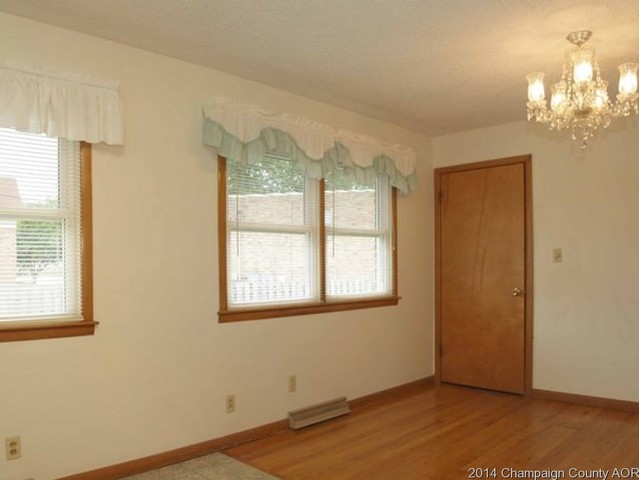 910 Holiday Dr, Champaign, IL 61821 photo 6