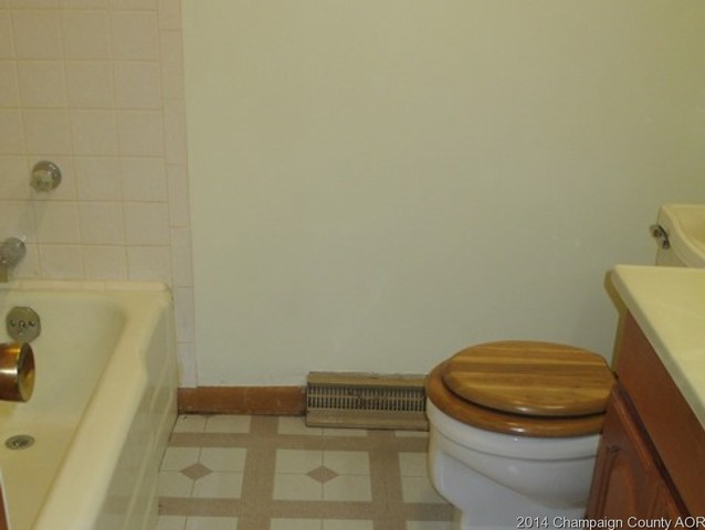 910 Holiday Dr, Champaign, IL 61821 photo 15