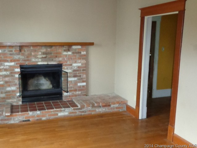 362 W Maple St, Canton, IL 61520 photo 8