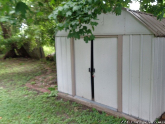 362 W Maple St, Canton, IL 61520 photo 4