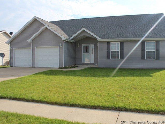 910 Allison Dr, Tolono, IL 61880 photo 1