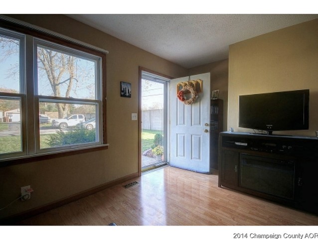 903 Alagna Dr, Champaign, IL 61821 photo 4