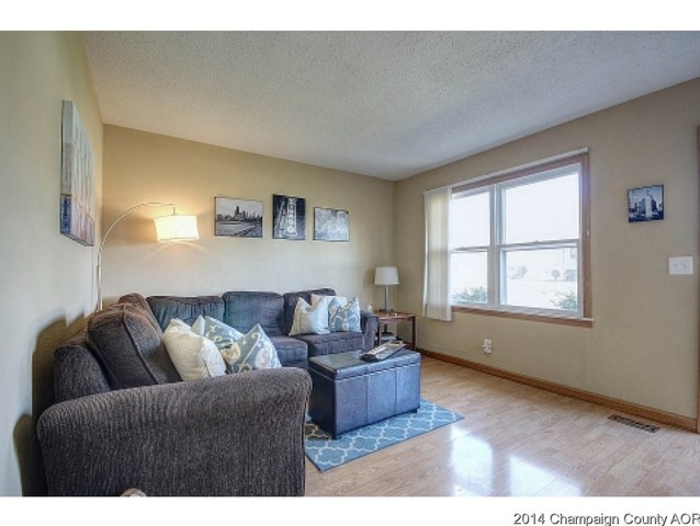 903 Alagna Dr, Champaign, IL 61821 photo 5