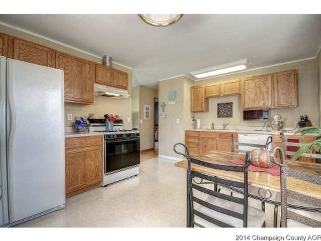903 Alagna Dr, Champaign, IL 61821 photo 6