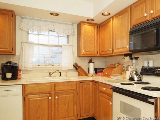 1727 Lakeside Dr, Champaign, IL 61821 photo 11