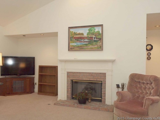 1727 Lakeside Dr, Champaign, IL 61821 photo 5