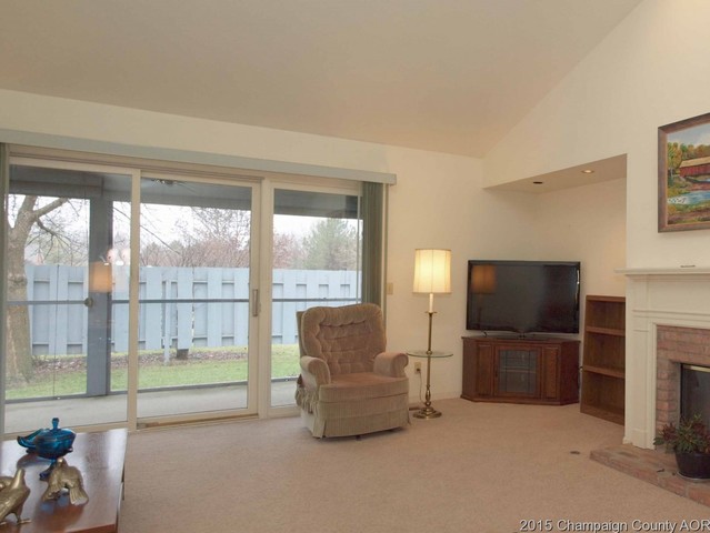 1727 Lakeside Dr, Champaign, IL 61821 photo 4