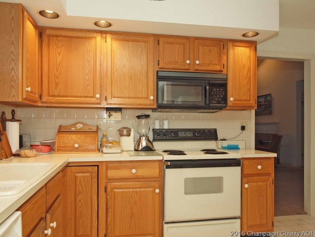 1727 Lakeside Dr, Champaign, IL 61821 photo 9