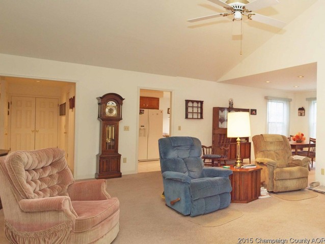 1727 Lakeside Dr, Champaign, IL 61821 photo 6