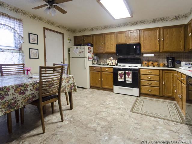 1032 Pinecrest Dr, Rantoul, IL 61866 photo 11