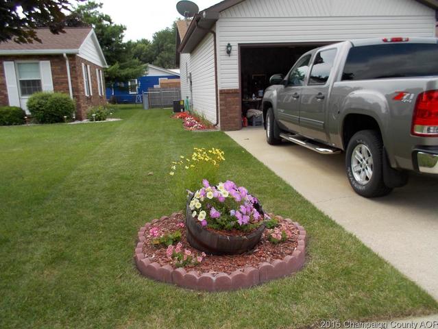 1032 Pinecrest Dr, Rantoul, IL 61866 photo 3