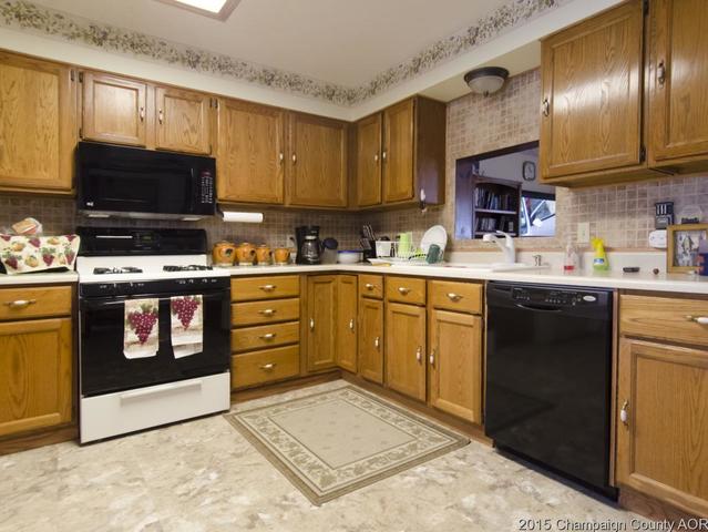 1032 Pinecrest Dr, Rantoul, IL 61866 photo 12