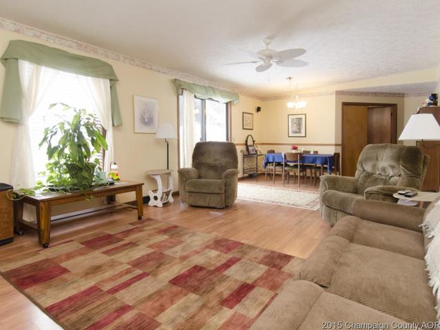 1032 Pinecrest Dr, Rantoul, IL 61866 photo 7