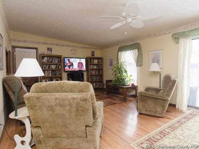 1032 Pinecrest Dr, Rantoul, IL 61866 photo 8