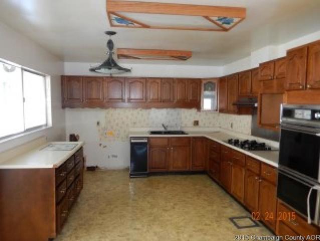 2702 Willowpark Dr, Champaign, IL 61821 photo 3