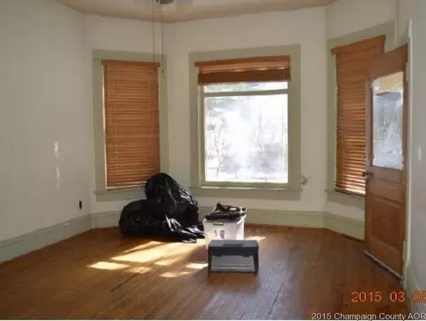 413 E James St, Eureka, IL 61530 photo 2