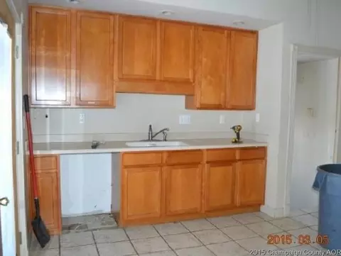 413 E James St, Eureka, IL 61530 photo 3