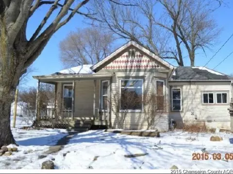 413 E James St, Eureka, IL 61530 photo 1