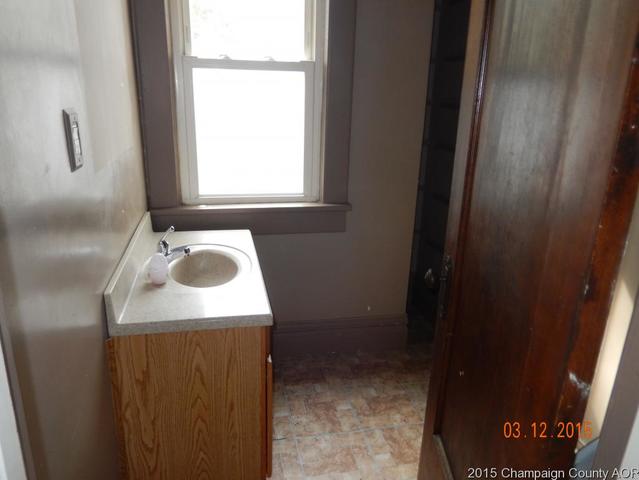 205 E Logan St, Arthur, IL 61911 photo 9