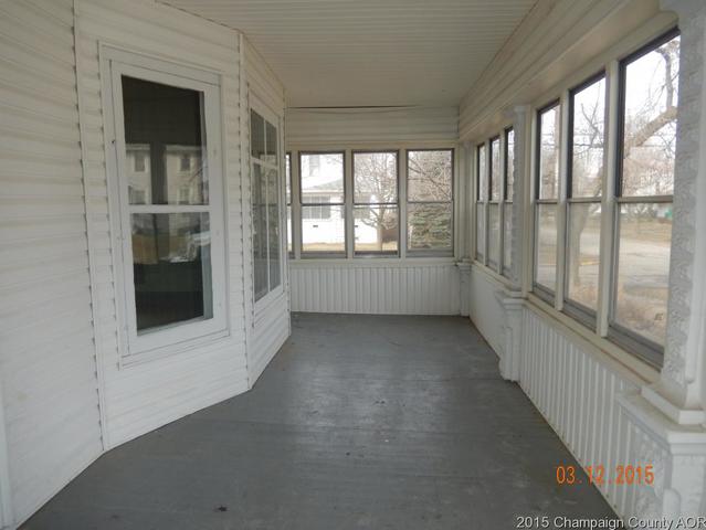 205 E Logan St, Arthur, IL 61911 photo 2