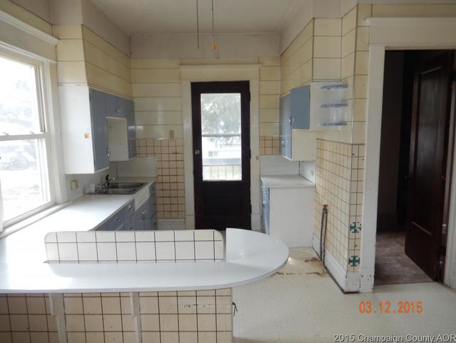 205 E Logan St, Arthur, IL 61911 photo 8