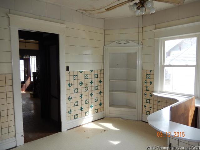 205 E Logan St, Arthur, IL 61911 photo 7