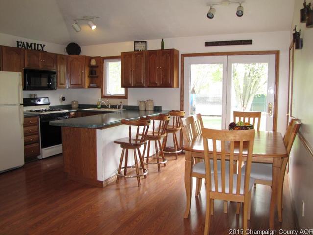 201 E Main St, Camargo, IL 61919 photo 5