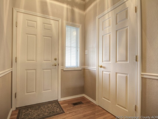 2007 Appletree Dr, Monticello, IL 61856 photo 2