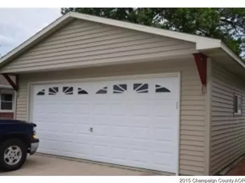 525 S Pine St, Arthur, IL 61911 photo 2