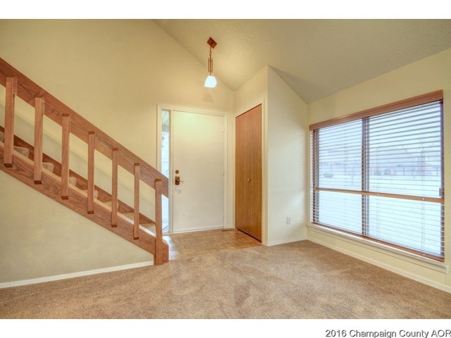 2011 Sunview Dr, Champaign, IL 61821 photo 2