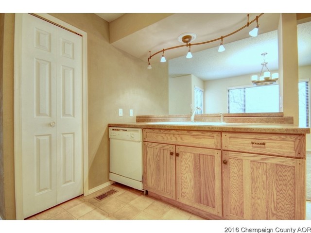 2011 Sunview Dr, Champaign, IL 61821 photo 11