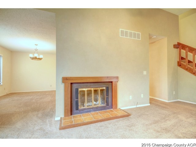 2011 Sunview Dr, Champaign, IL 61821 photo 4