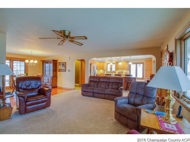 404 E Main St, Royal, IL 61871 photo 8