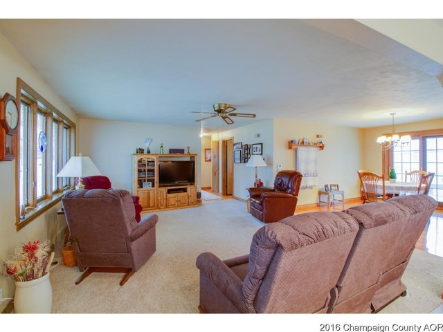 404 E Main St, Royal, IL 61871 photo 9