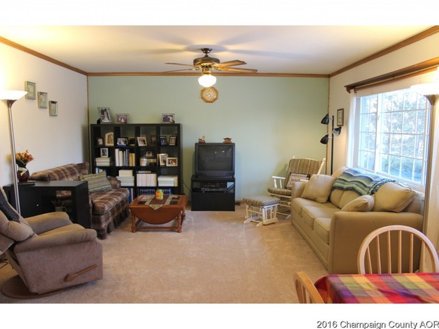 2203 Rodney Dr, Champaign, IL 61821 photo 3