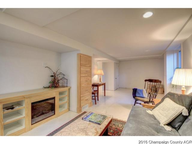 910 W Healey St, Champaign, IL 61821 photo 21